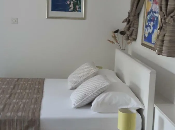 马林一室公寓酒店 *